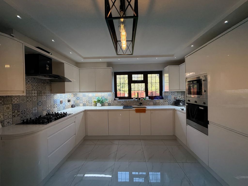 Property photo 3 of 59