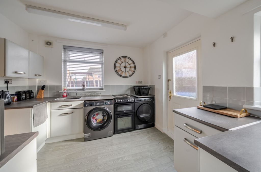 Property photo 3 of 14 1409764-4-6989cc7c473cd