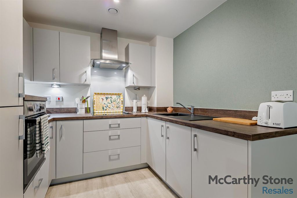 Property photo 3 of 17 8668533-Interior01-800.Jpg