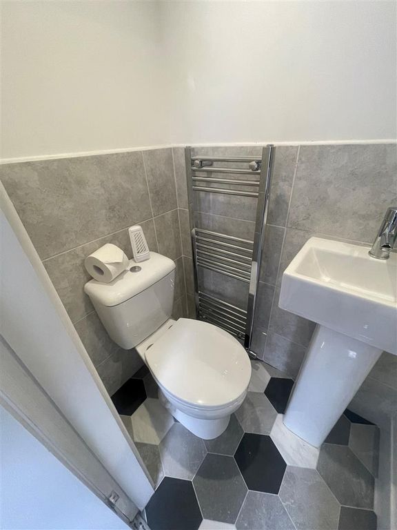 Property photo 1 of 3 Rm 5 Kenmure 2.Jpg