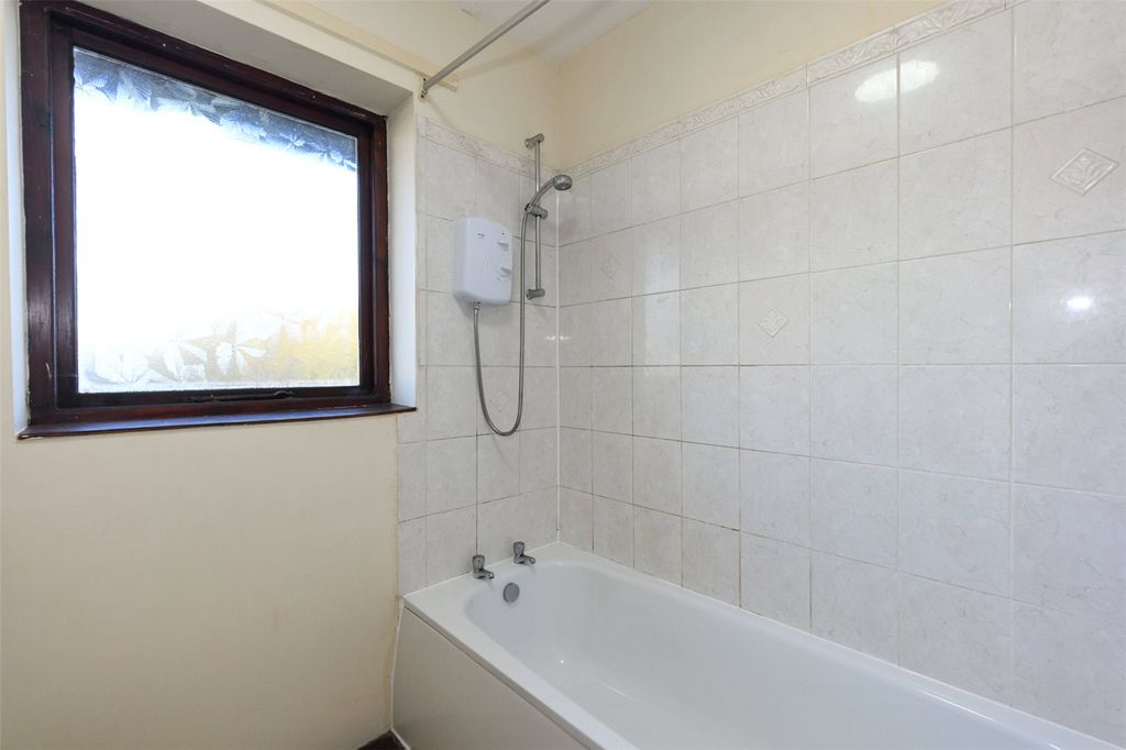 Property photo 3 of 8 Bathroom