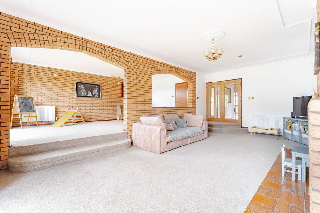 Property photo 3 of 19