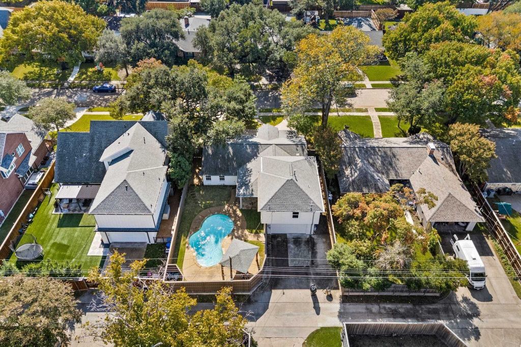 Property photo 1 of 30