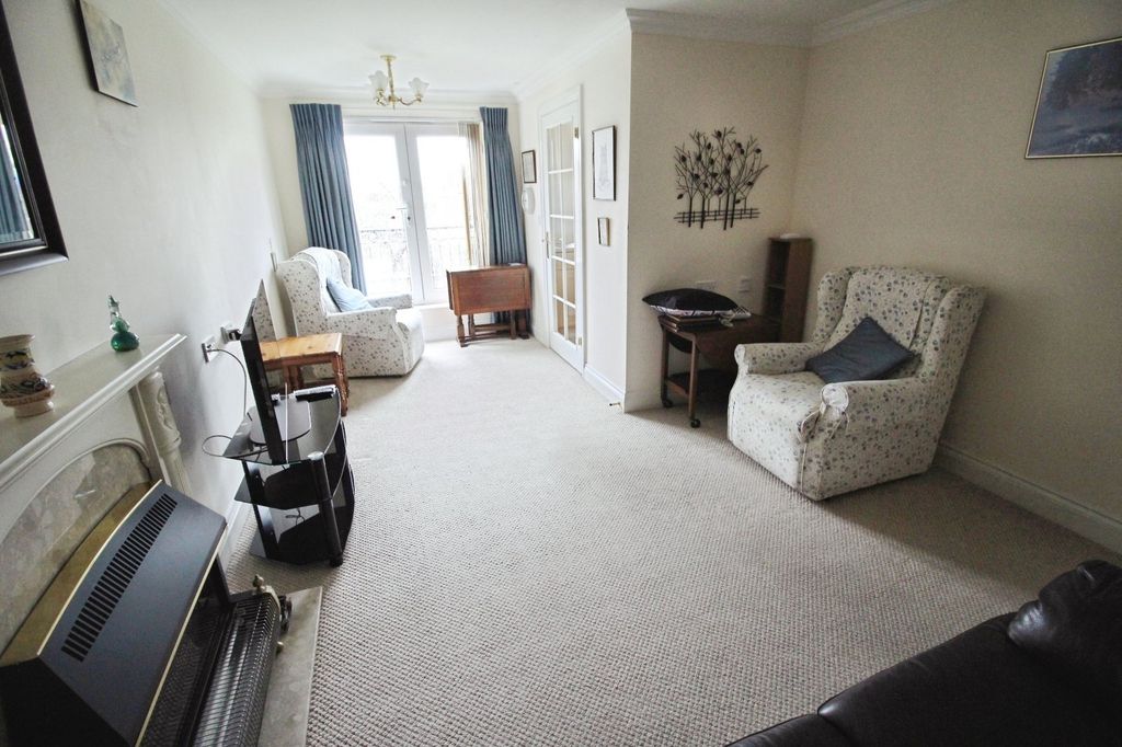 Property photo 3 of 13 Living/ Dining Room