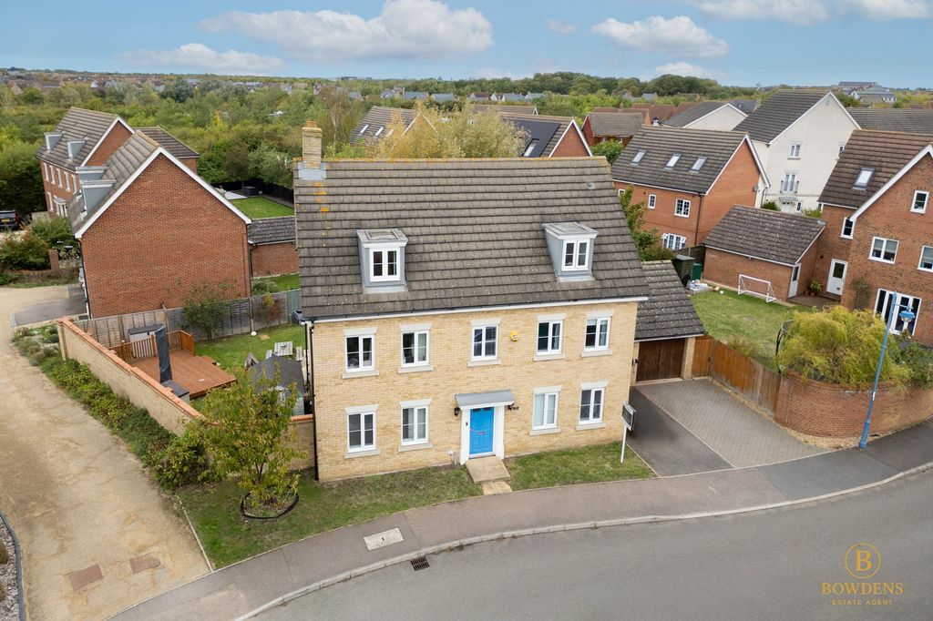 Property photo 1 of 32