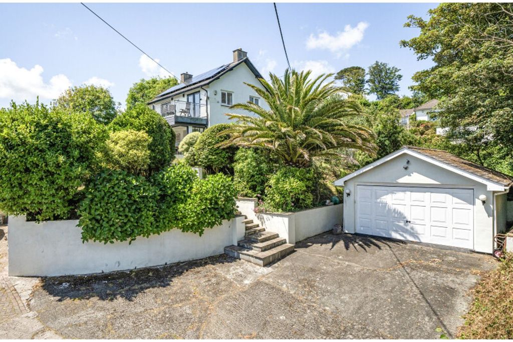 Property photo 3 of 58