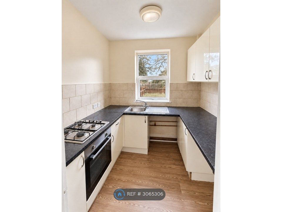 Property photo 2 of 8 Kitchen
