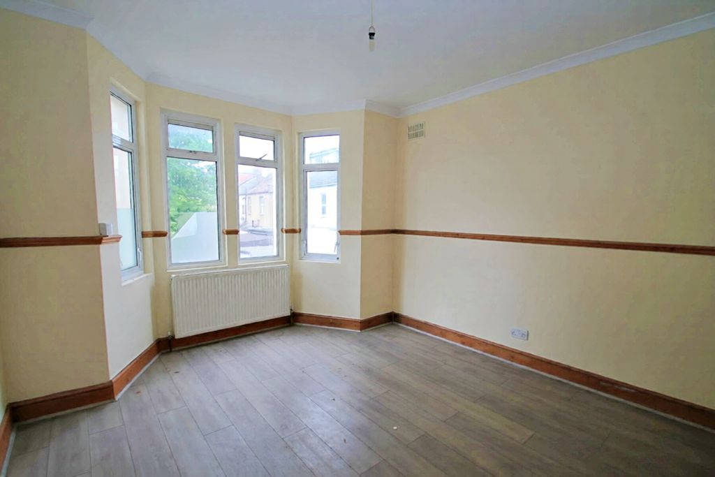 Property photo 3 of 5 Photo 1