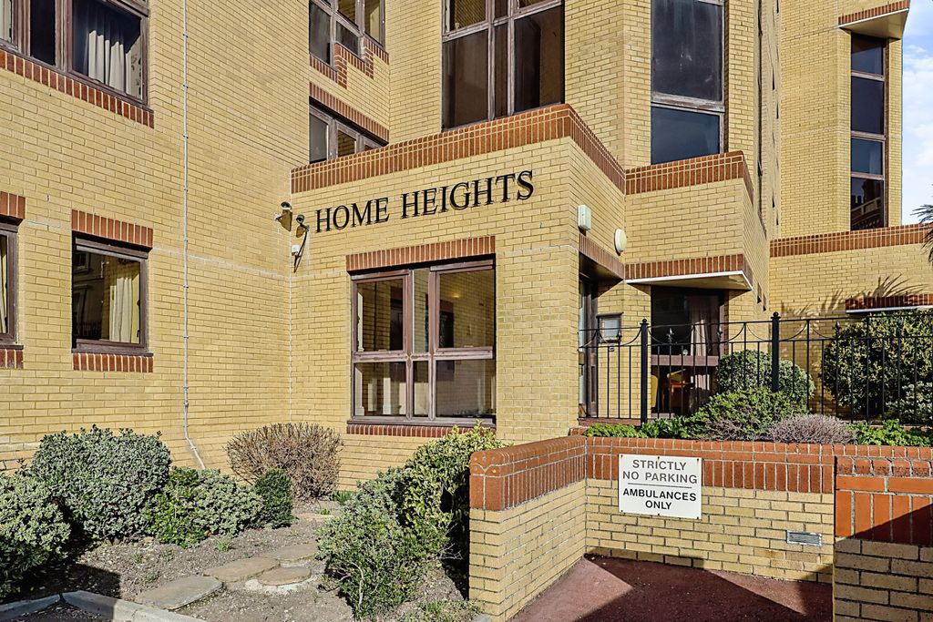 Property photo 2 of 31