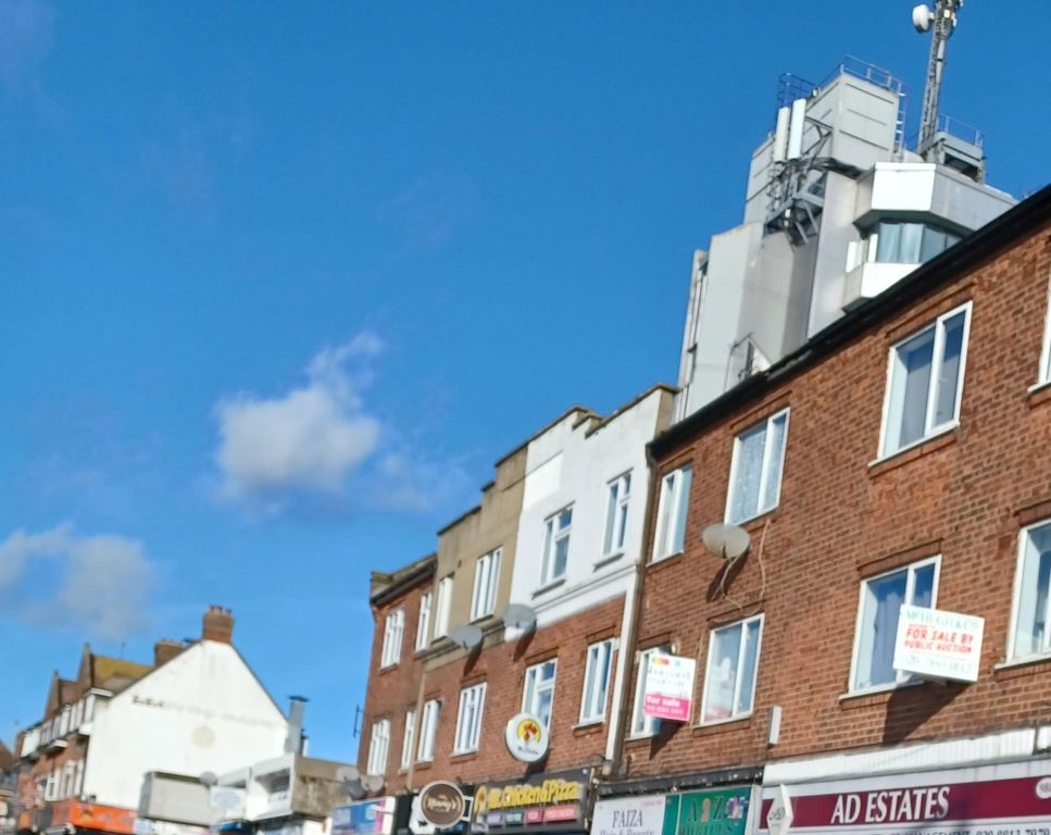 Property photo 1 of 2 4 Bedroom Flat Above The Shop With Rear Entrance