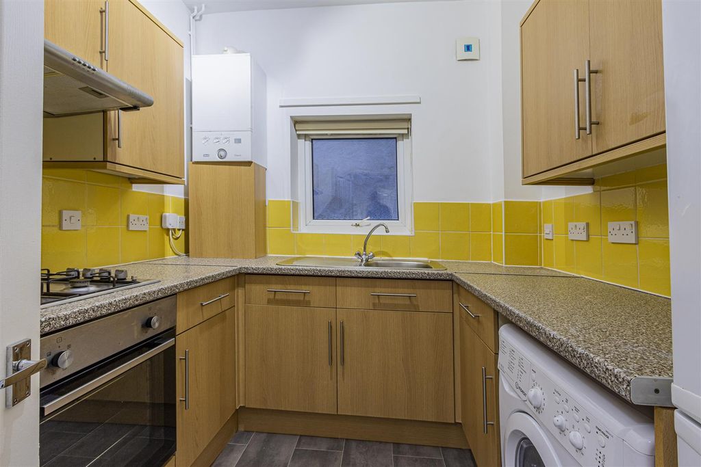 Property photo 3 of 8 Img-2.Jpg