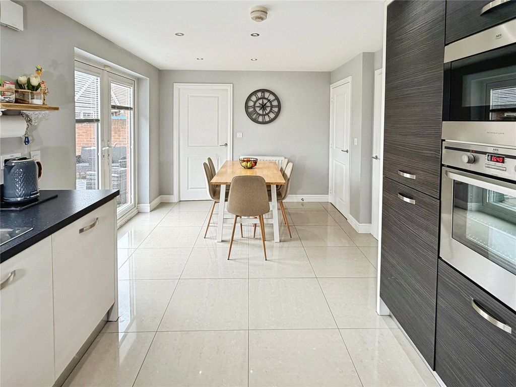 Property photo 3 of 28 Kitchen Diner