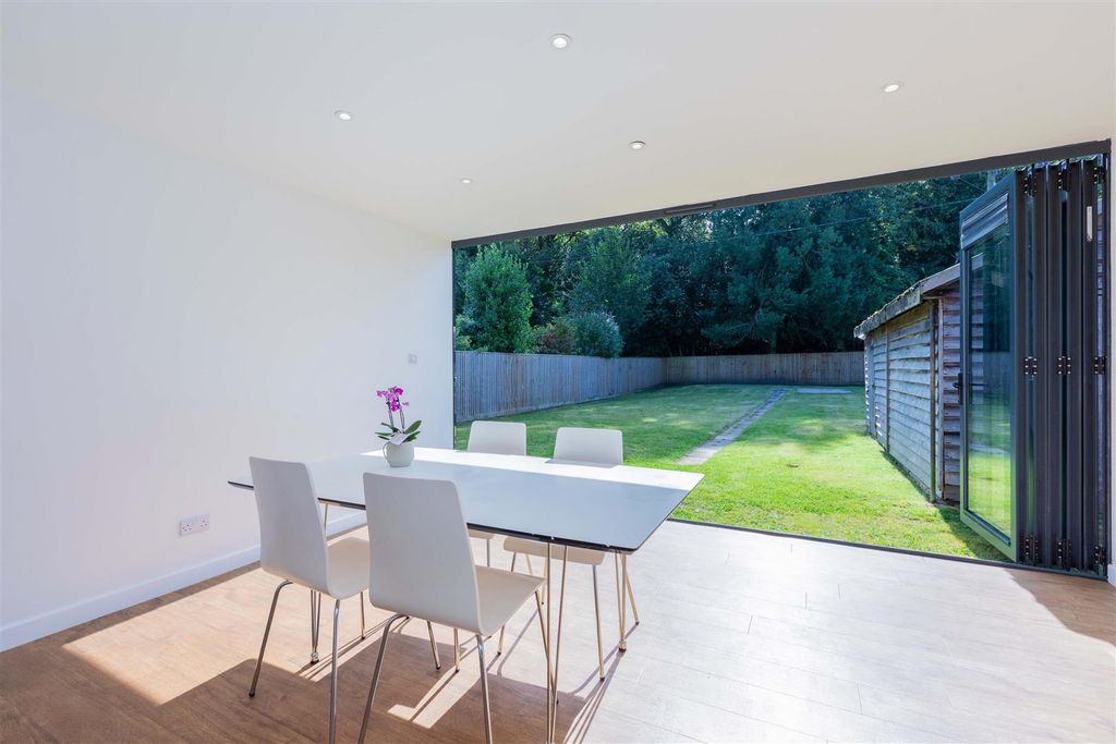 Property photo 3 of 20 16 Holly Close-12.Jpg
