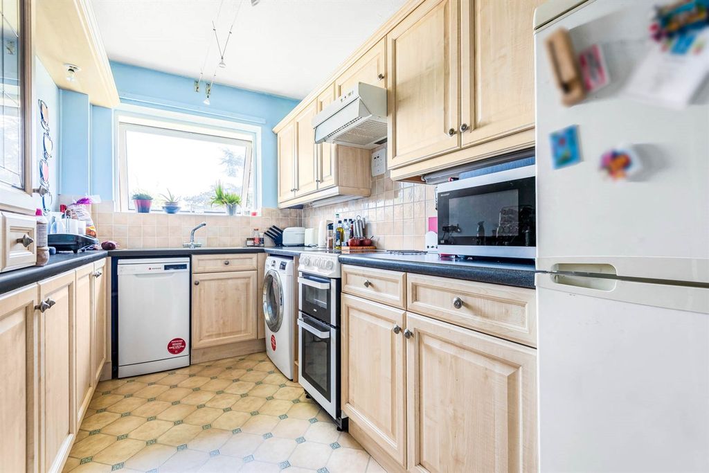 Property photo 3 of 7 Kitchen