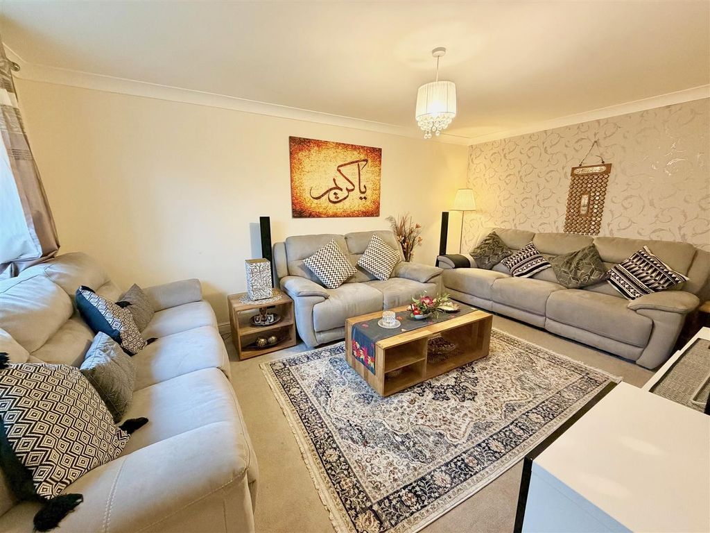 Property photo 2 of 16 Seventeen.Jpg