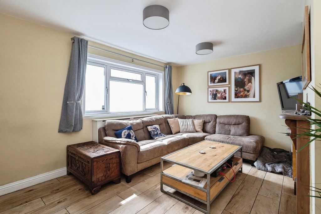 Property photo 3 of 19 Pbox-Img.Jpg