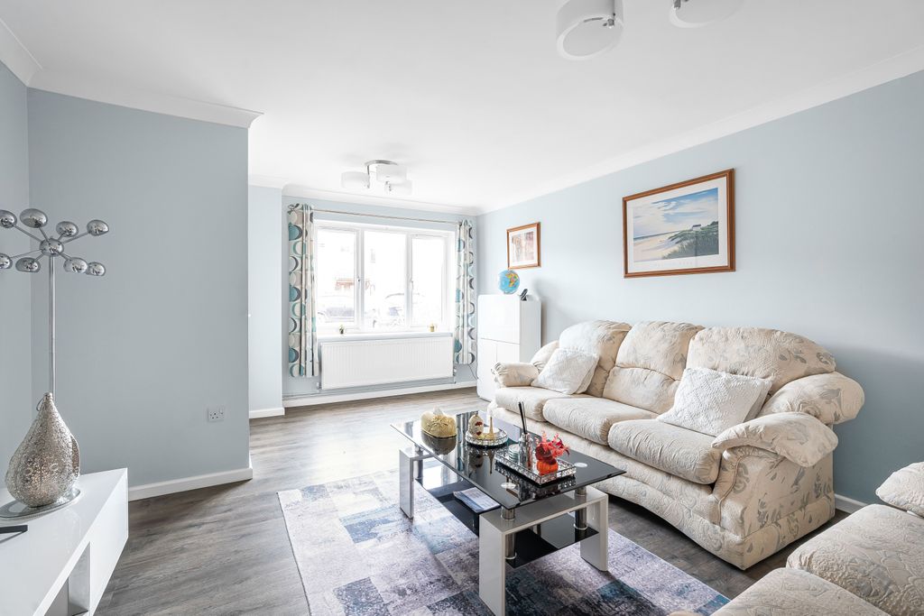 Property photo 3 of 12 Living Room