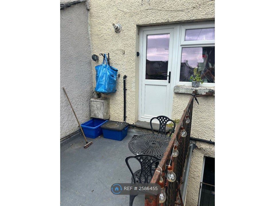 Property photo 2 of 25