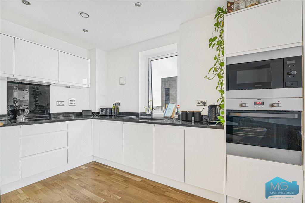 Property photo 3 of 10 Picture No. 12