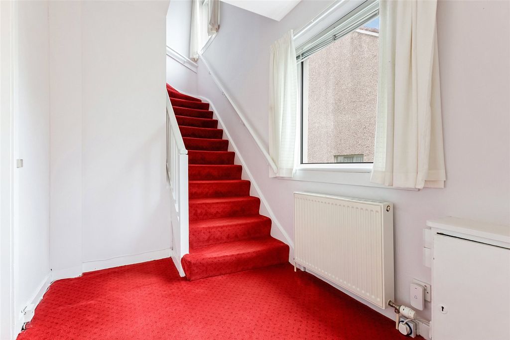 Property photo 3 of 21 Hallway