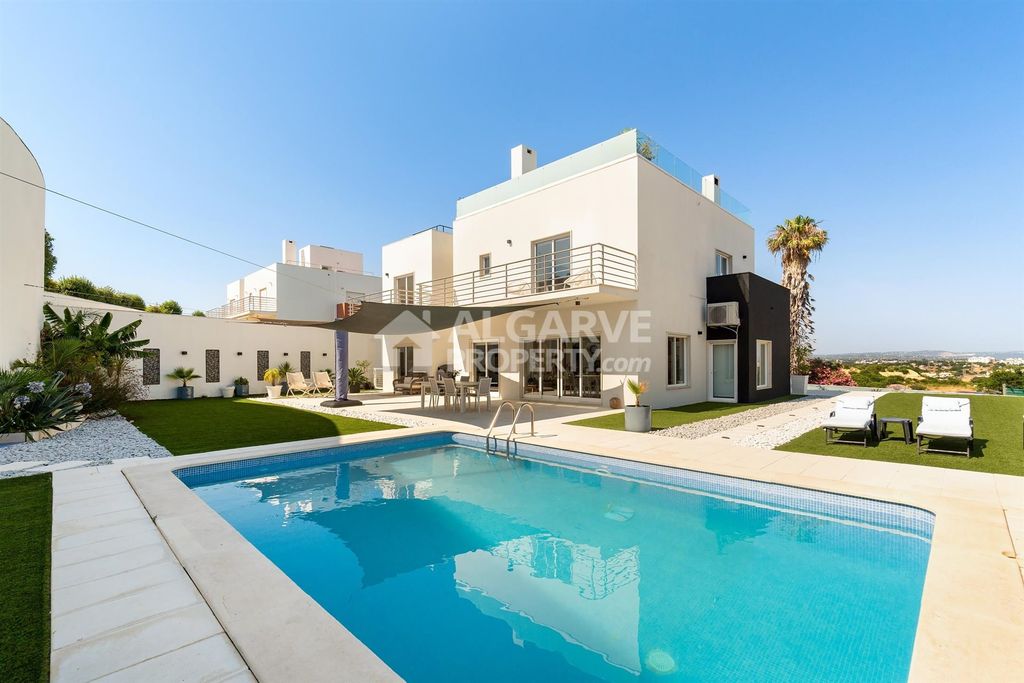 Property photo 1 of 40 Modern 4-Bed Villa With Sea View Prime Location In Albufeira