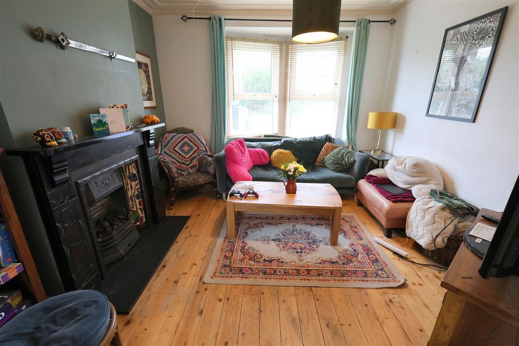 Property photo 2 of 21 Sr Lounge.Jpg