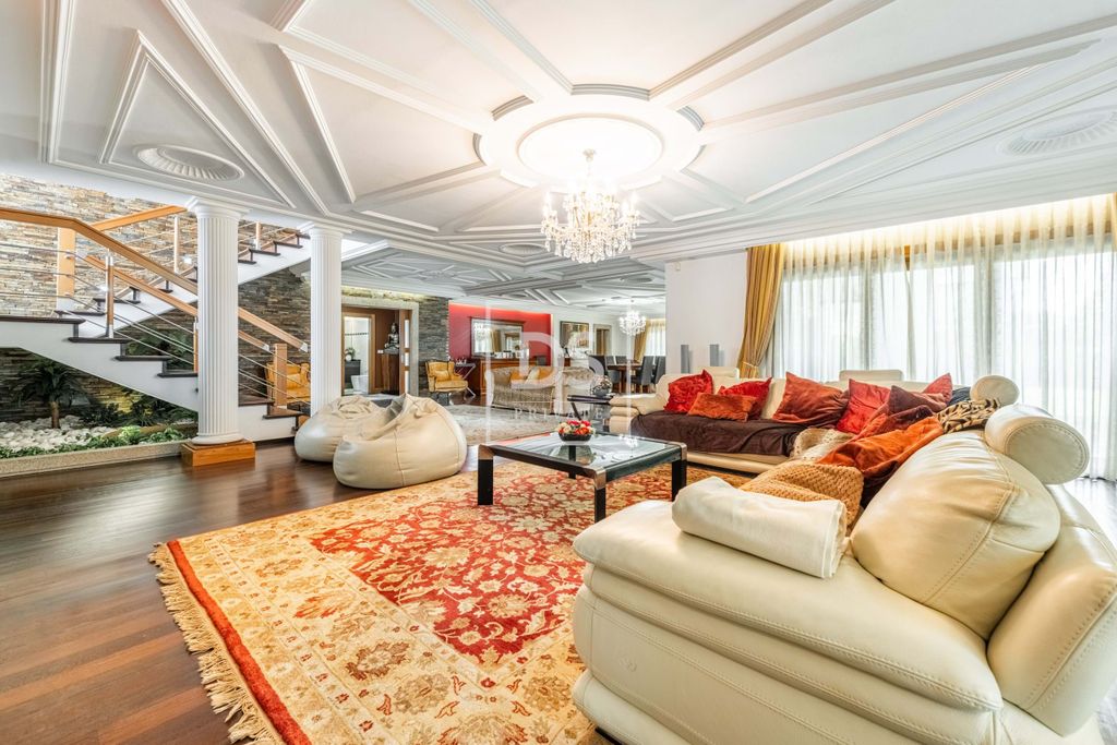 Property photo 2 of 68