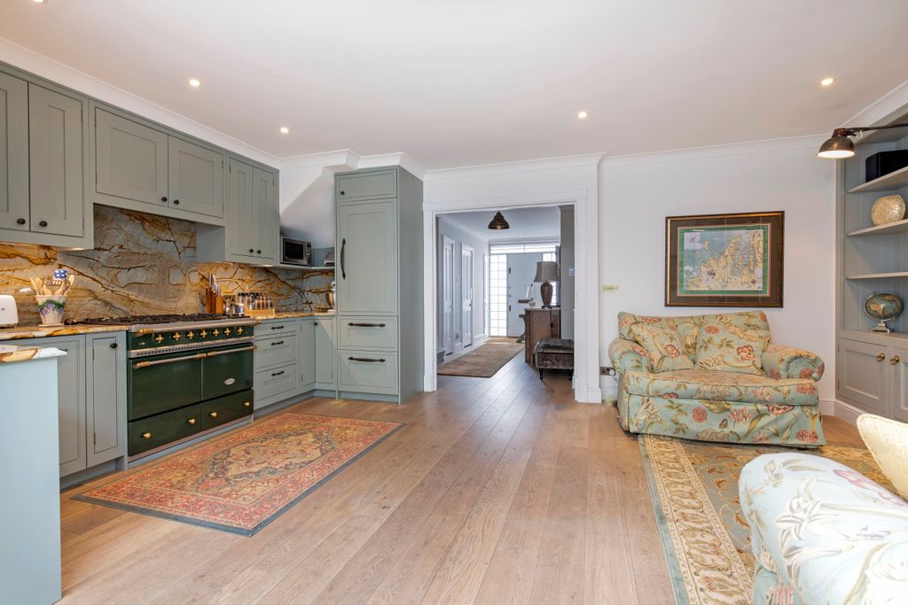 Property photo 3 of 9 31 Cadogan Ct Kit 5