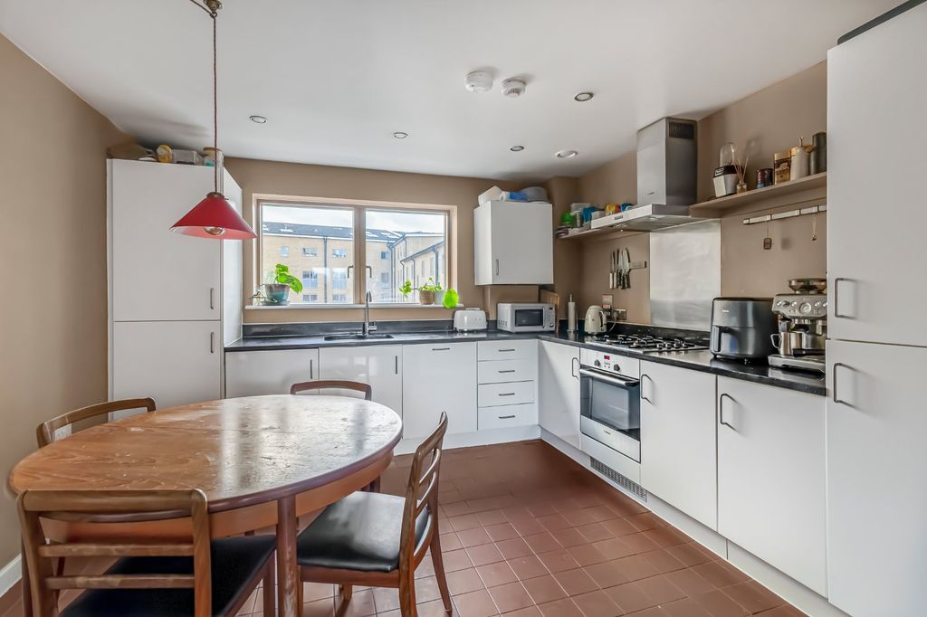 Property photo 2 of 28 Picture No. 06