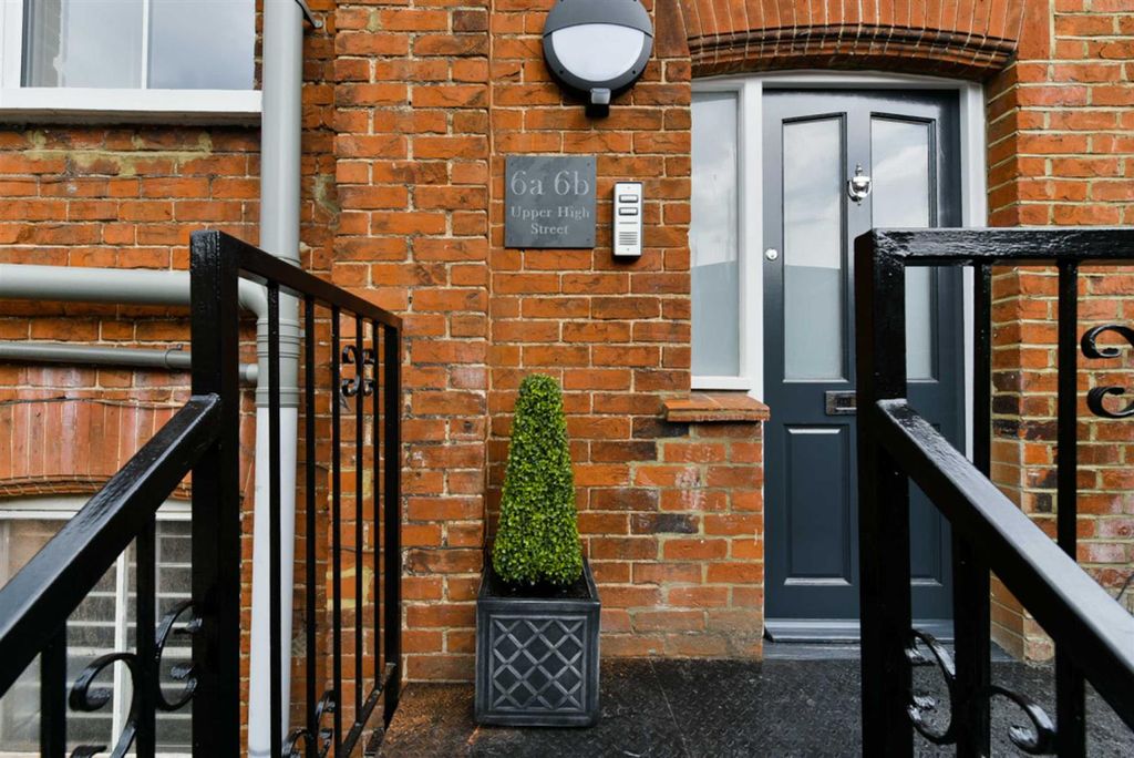 Property photo 1 of 13 Upper High Street