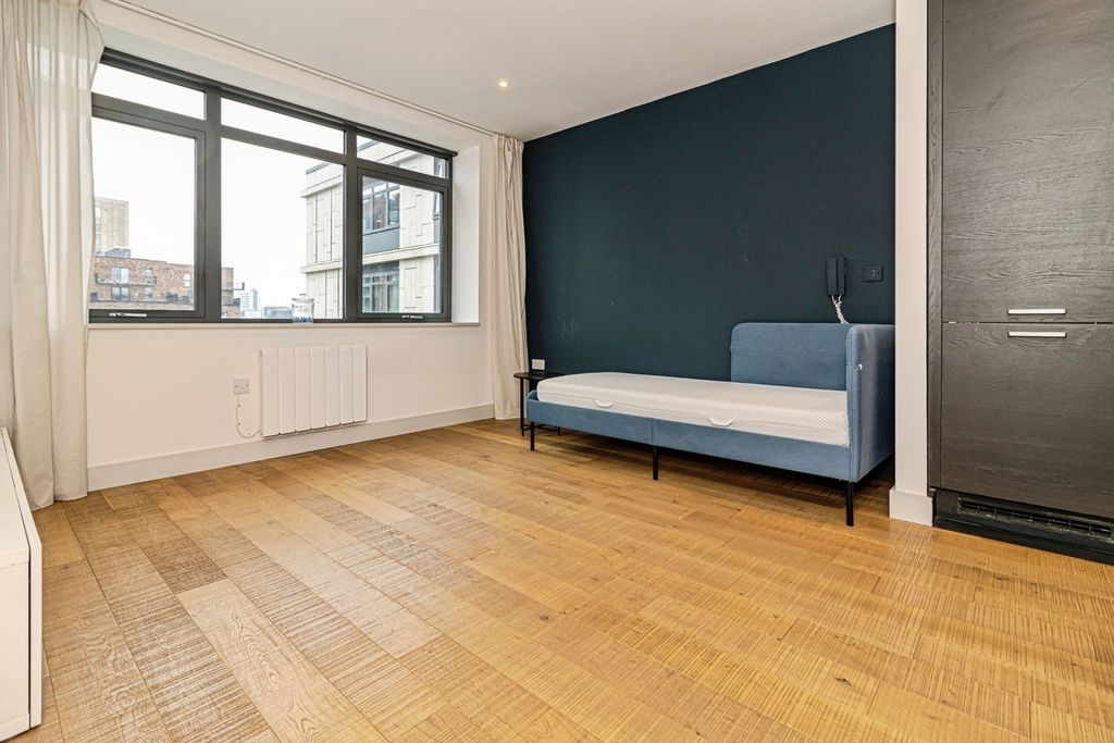 Property photo 3 of 8 Photo