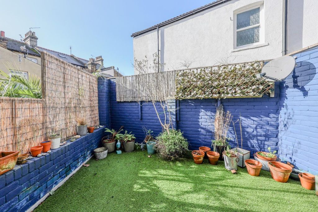 Property photo 3 of 18