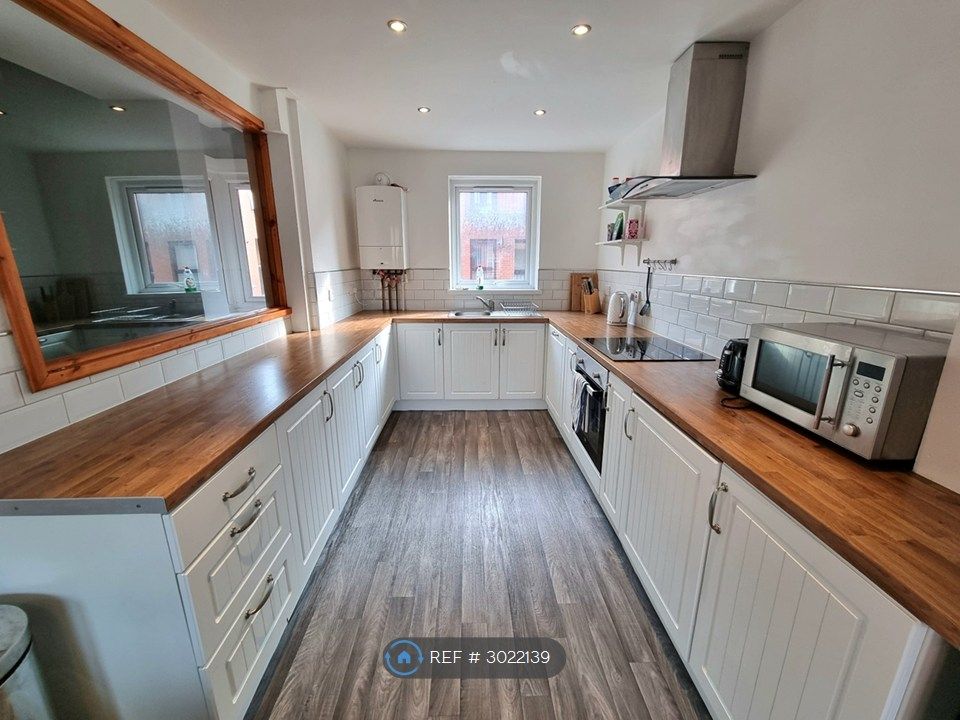 Property photo 3 of 20 Kitchen