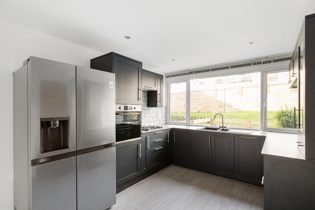 Property photo 1 of 20 Picture No. 09