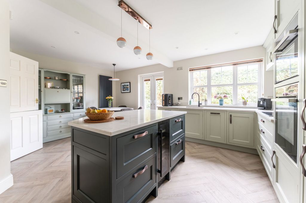 Property photo 2 of 26