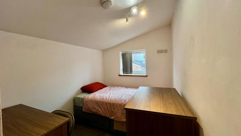 Property photo 1 of 4