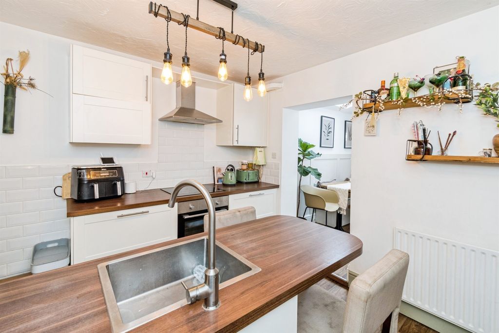 Property photo 3 of 21