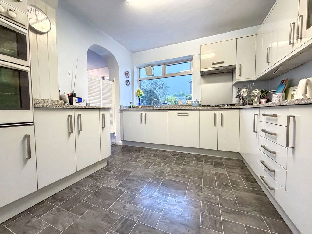 Property photo 2 of 30