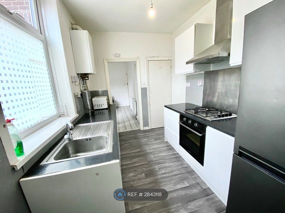 Property photo 2 of 14 Kitchen 2