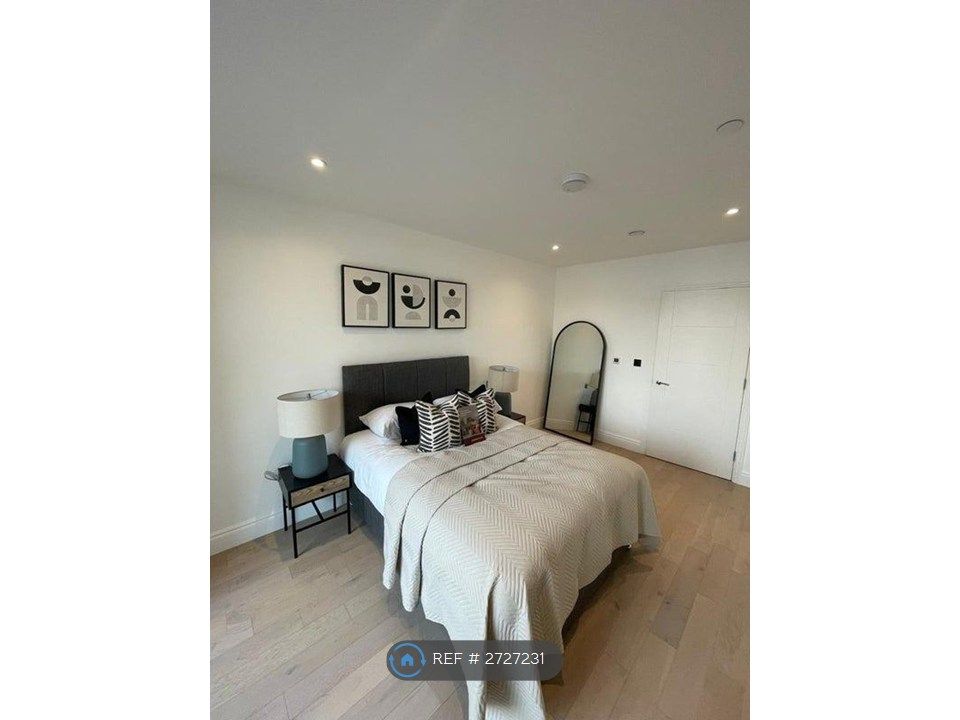 Property photo 1 of 8 Luxurious Brand New 1 Bed Flat