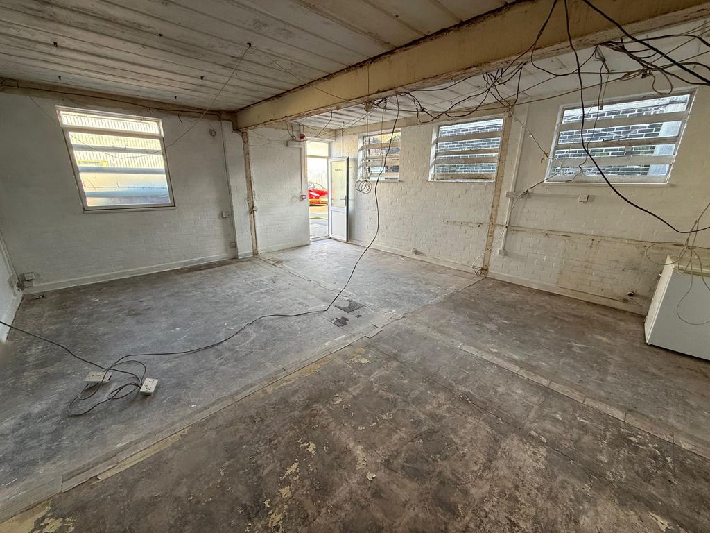 Property photo 3 of 4