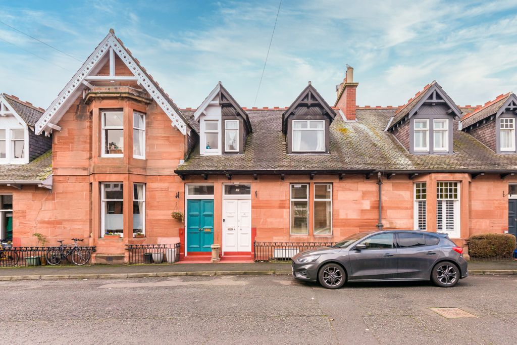 Property photo 2 of 28