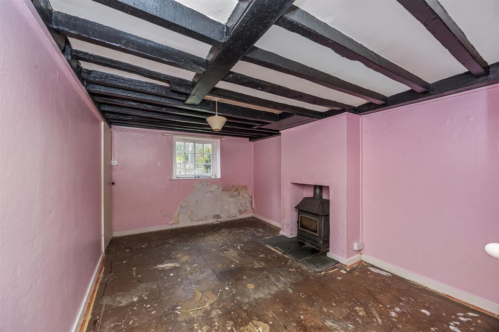 Property photo 3 of 18 Living Room