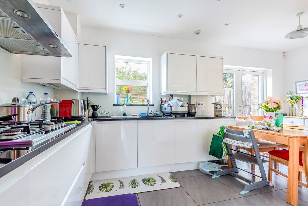 Property photo 3 of 14 Picture No. 05
