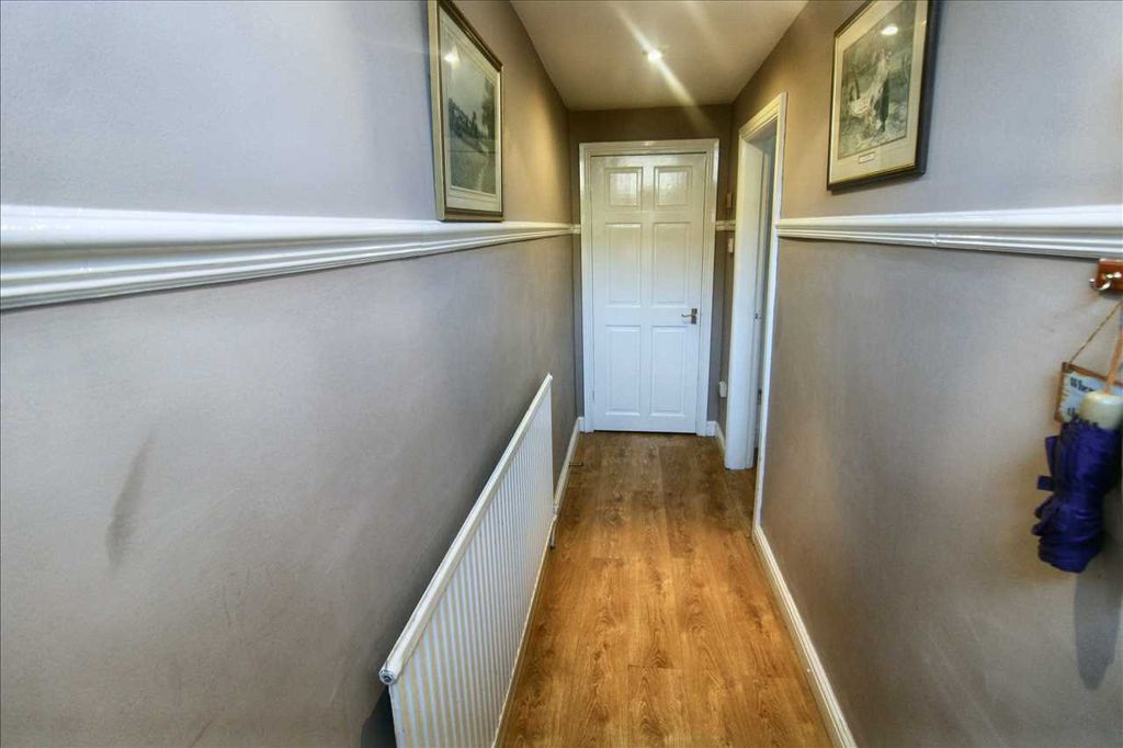 Property photo 2 of 26 Entrance Hall