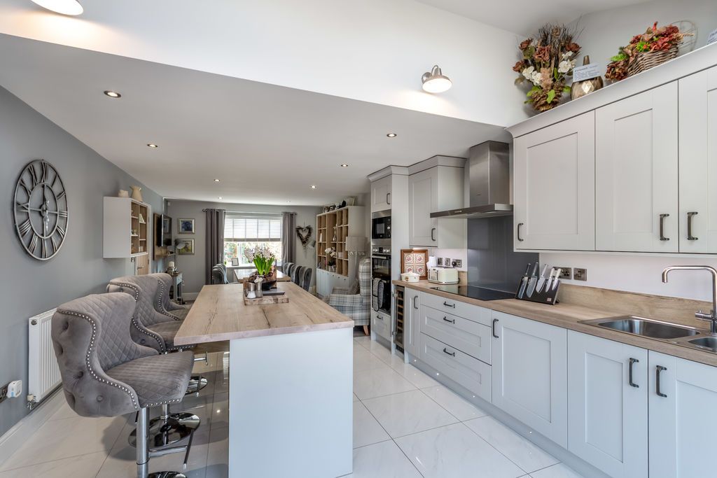 Property photo 3 of 23 Photo 12