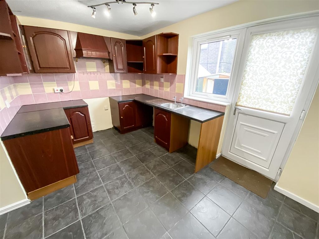 Property photo 3 of 7 Kitchen.Jpg