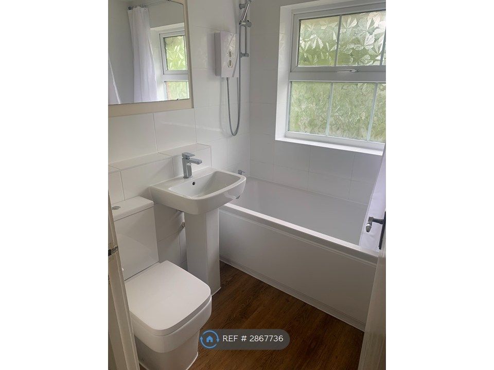 Property photo 3 of 10 Bathroom