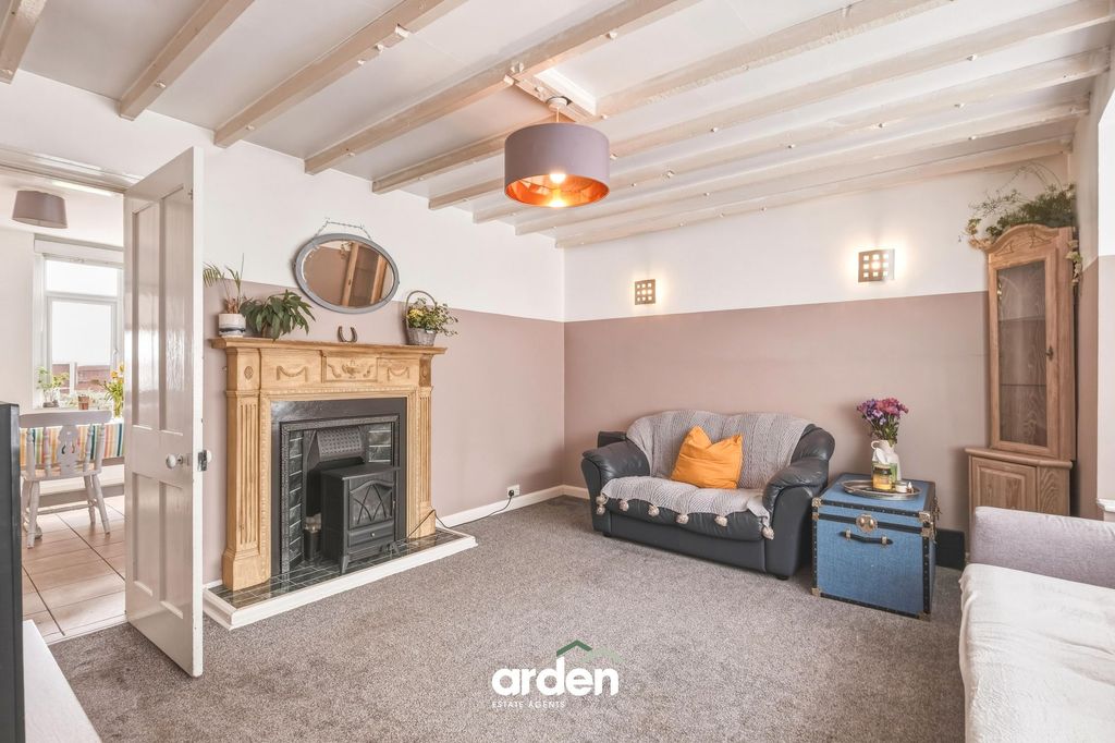 Property photo 2 of 12