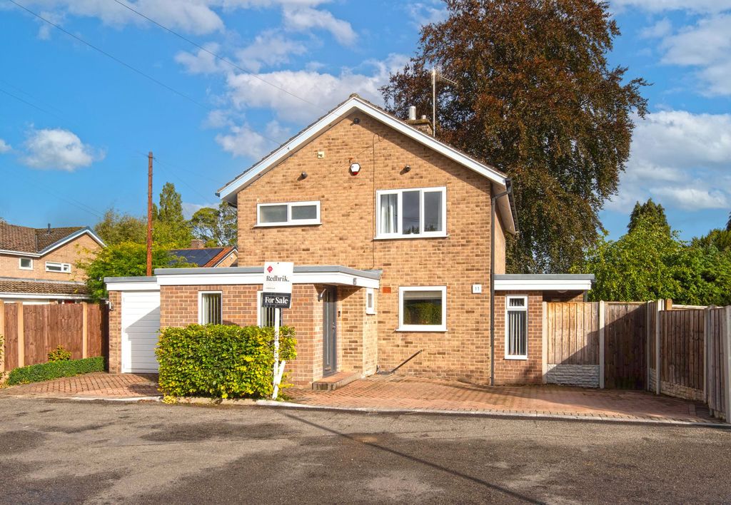 Property photo 1 of 32